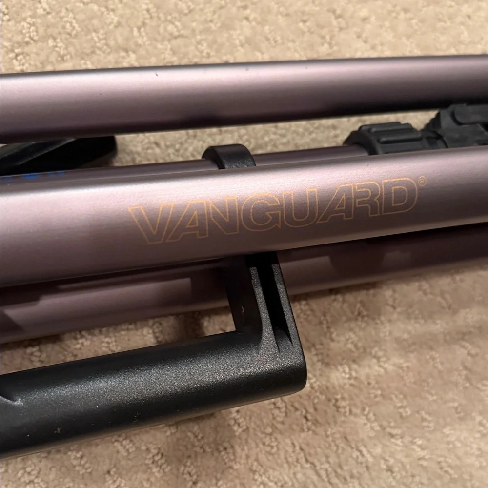 Vanguard Tripod w Carrying Case. Perfect condition